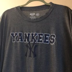 Men’s New York Yankees tshirt